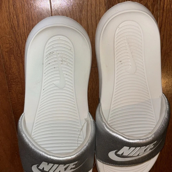Nike Slides Silver Sz 10 - Picture 3 of 10